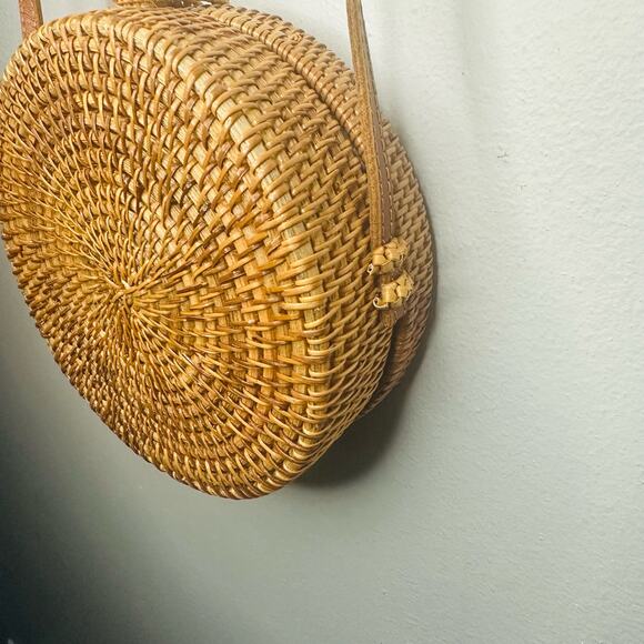 NWT Hand Woven Guatemalan Rattan Tan Wicker Straw Basket Beach Crossbody Purse - Picture 8 of 9